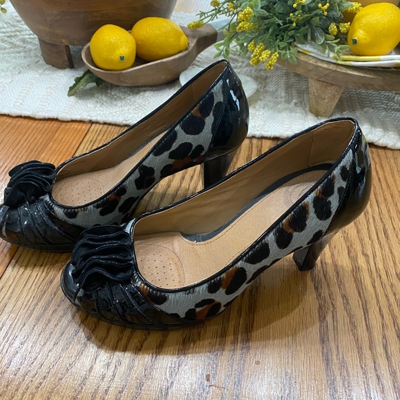 Gray/Silver and Brown Leopard heels. Size 6 1/2  LIKE BRAND NEW! - Picture 2 of 8